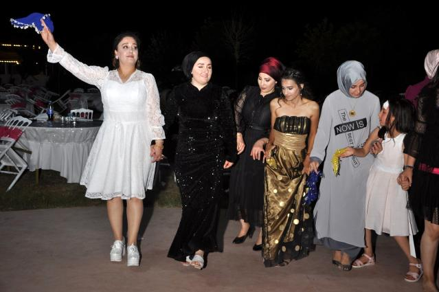 Pandemide sıkılan kadınlar matinede eğlendi